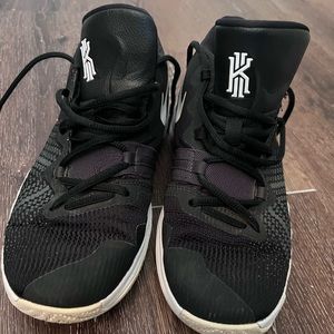 Nike Kyrie youth basketball shoe. Size 7y. Used 2 basketball seasons.